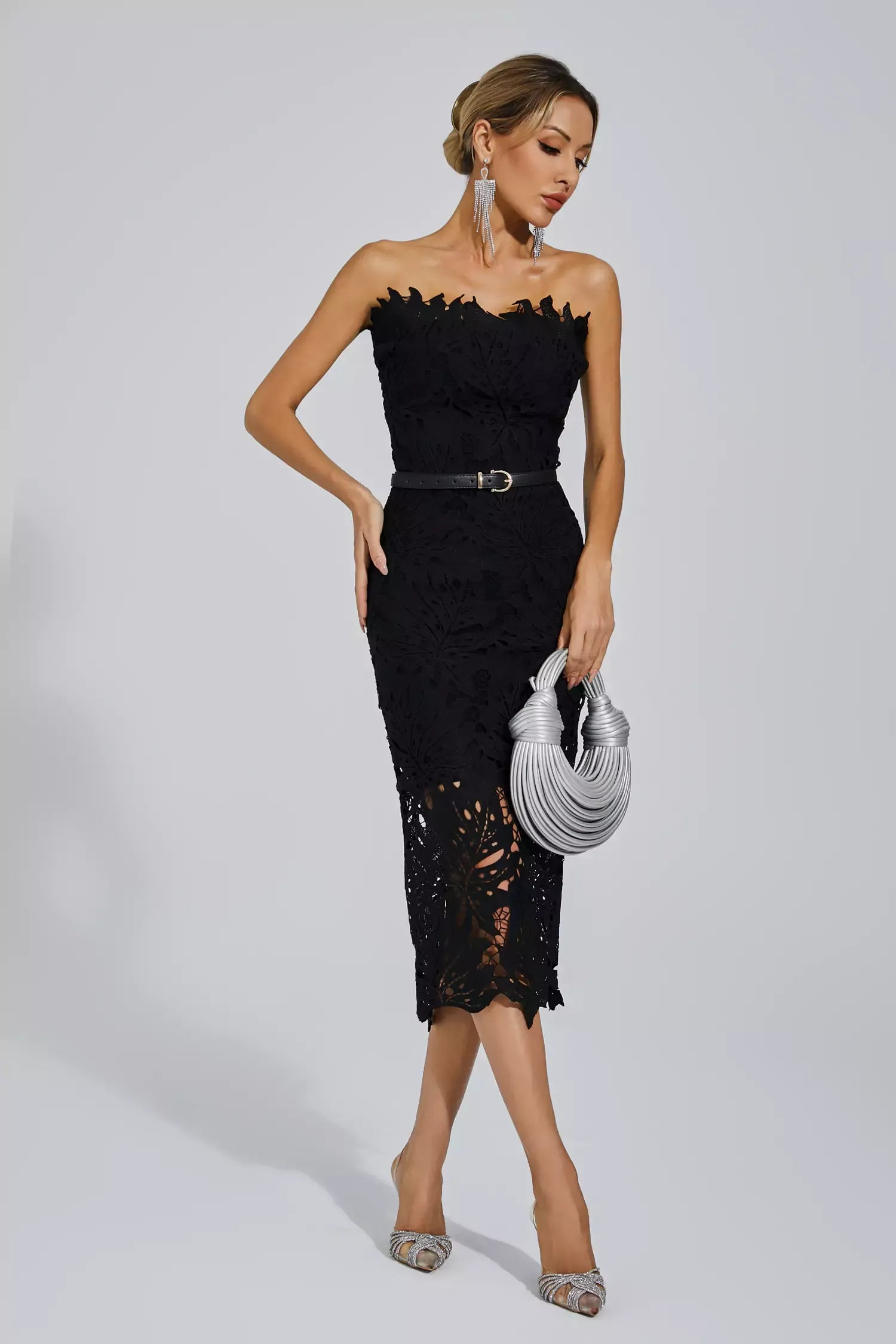 Jazlyn Siyah Çiçekli Dantel Midi Elbise