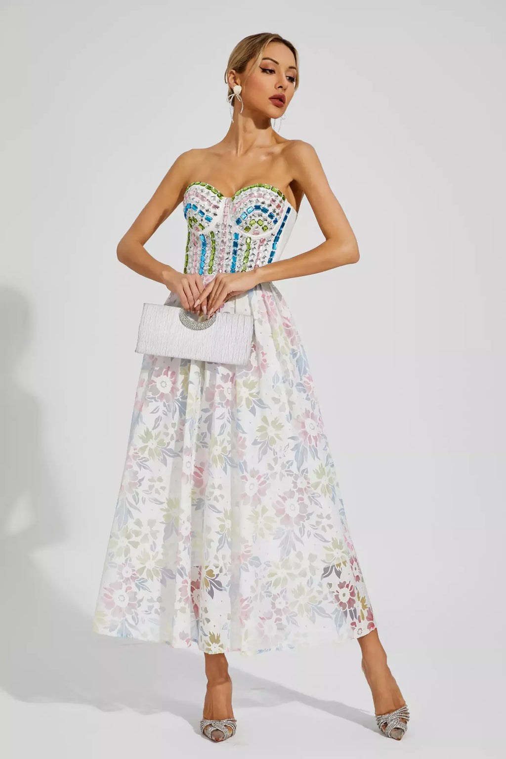 Kairi Beyaz İşlemeli Maxi Slip Elbise