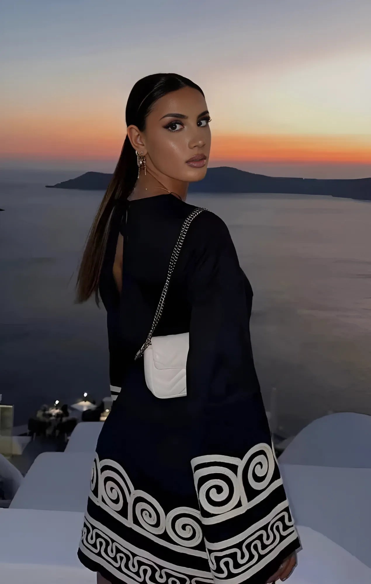 Khloe Uzun Kollu Sırt Detaylı Etnik Desenli Mini Elbise