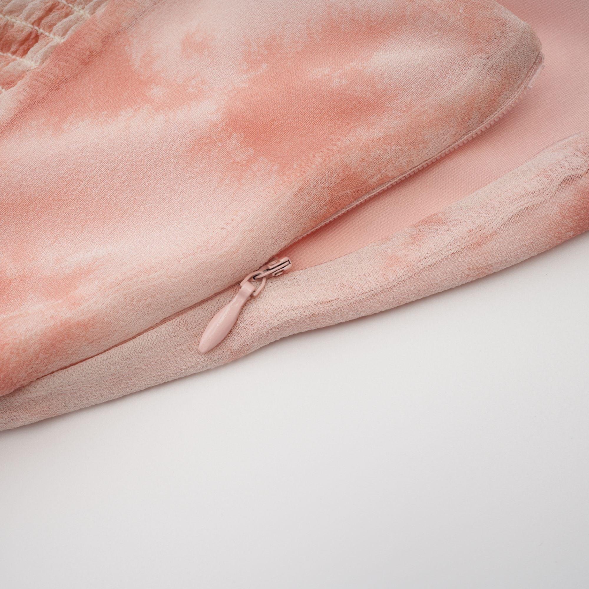 Rosa Gül Detaylı & Fırfırlı Pembe Desenli Mini Elbise