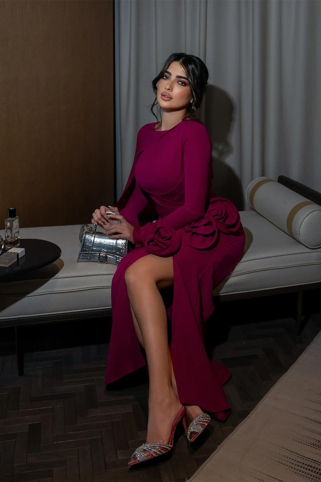 Anastasia Çiçekli Pelerinli Uzun Yırtmaçlı Elbise