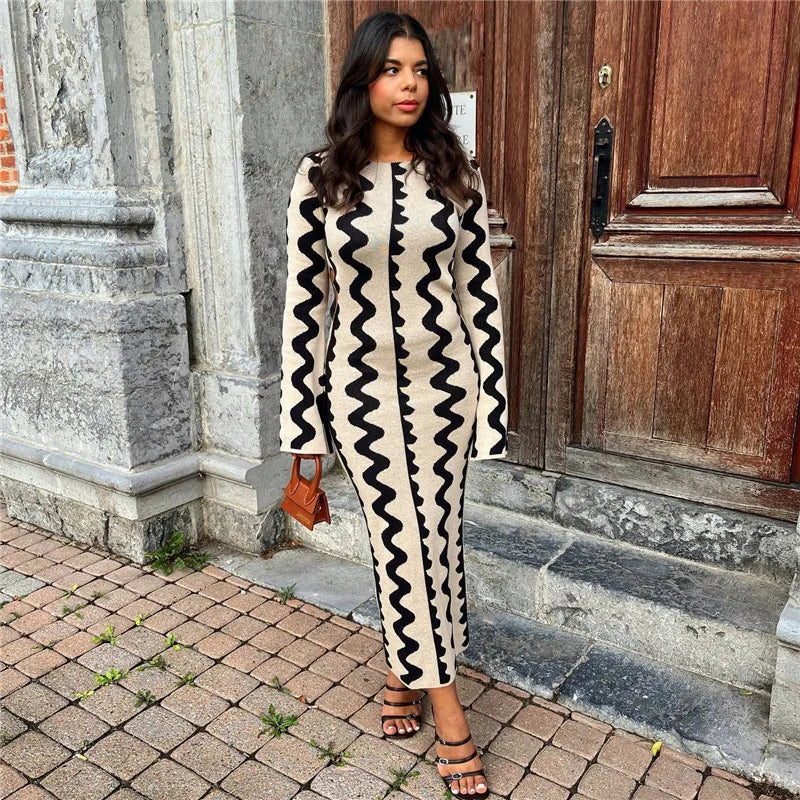 Desenli Uzun Kollu Bel Detaylı Maxi Elbise