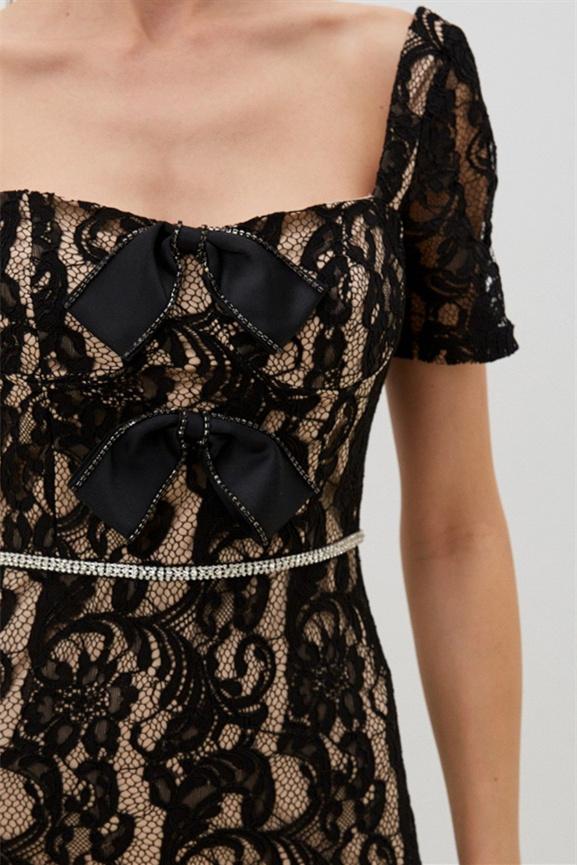 Amanda İşlemeli Dantel Fiyonklu Maxi Elbise