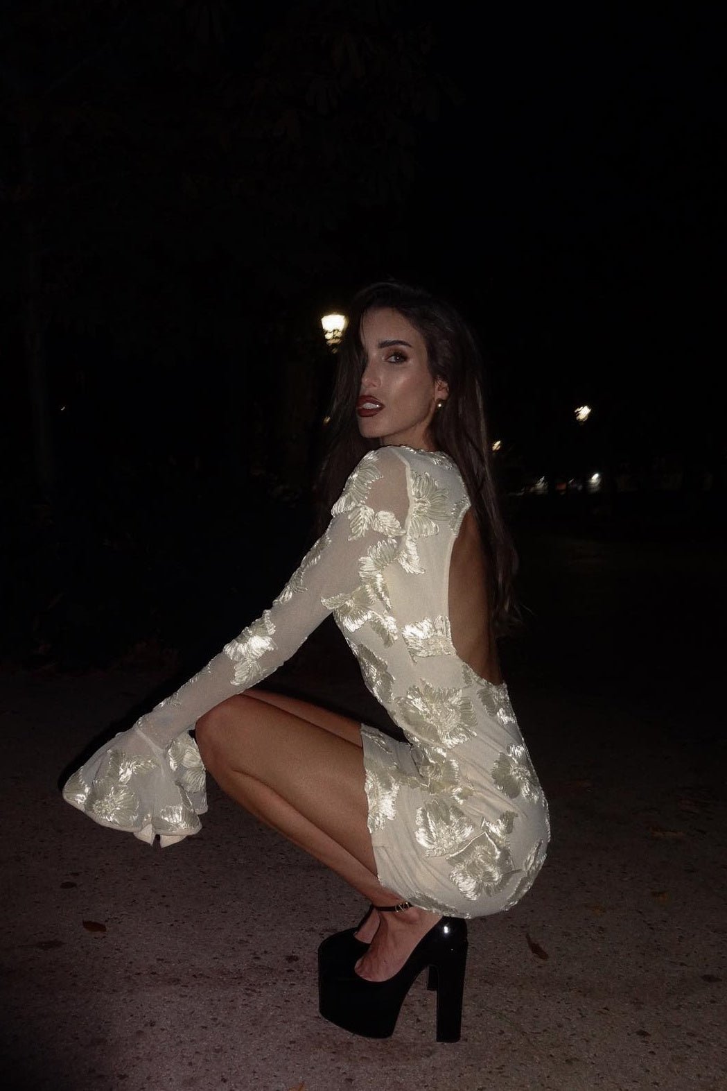 Aurora İşlemeli Sırtı Açık File Mini Elbise