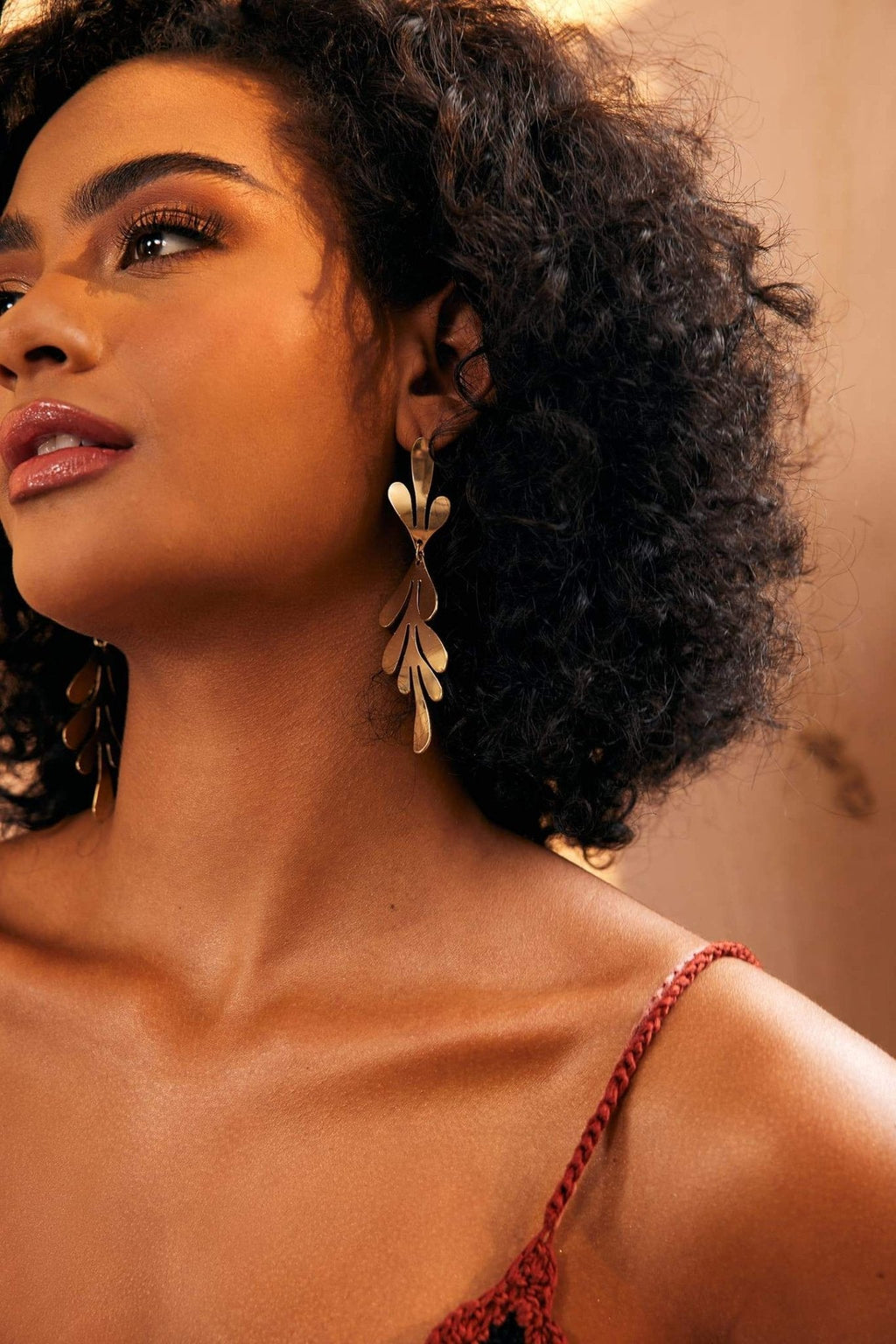 Pirinç Yaprak Sallantılı Küpe