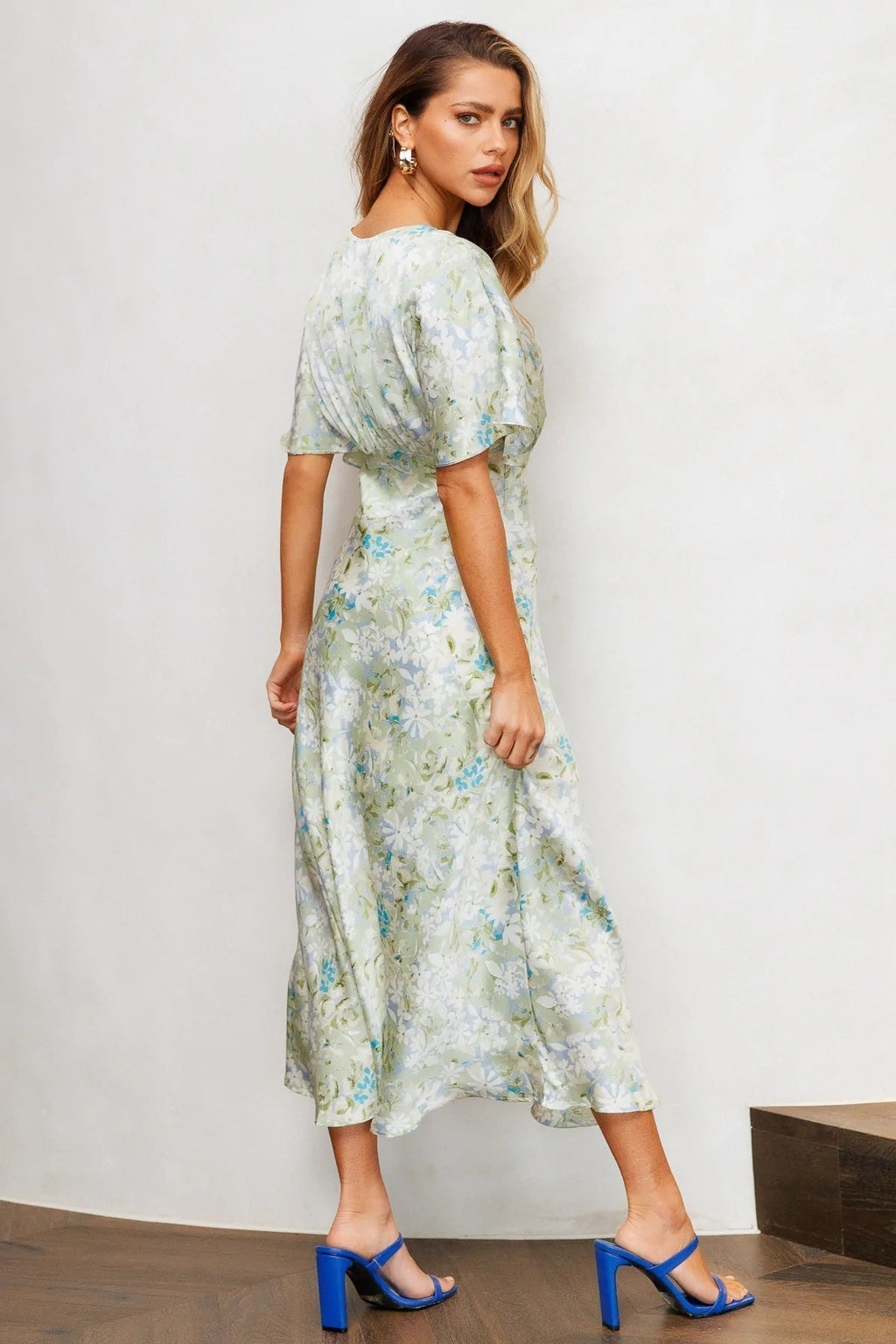 Carlin Baskılı V Yaka Yırtmaçlı Midi Anvelop Elbise