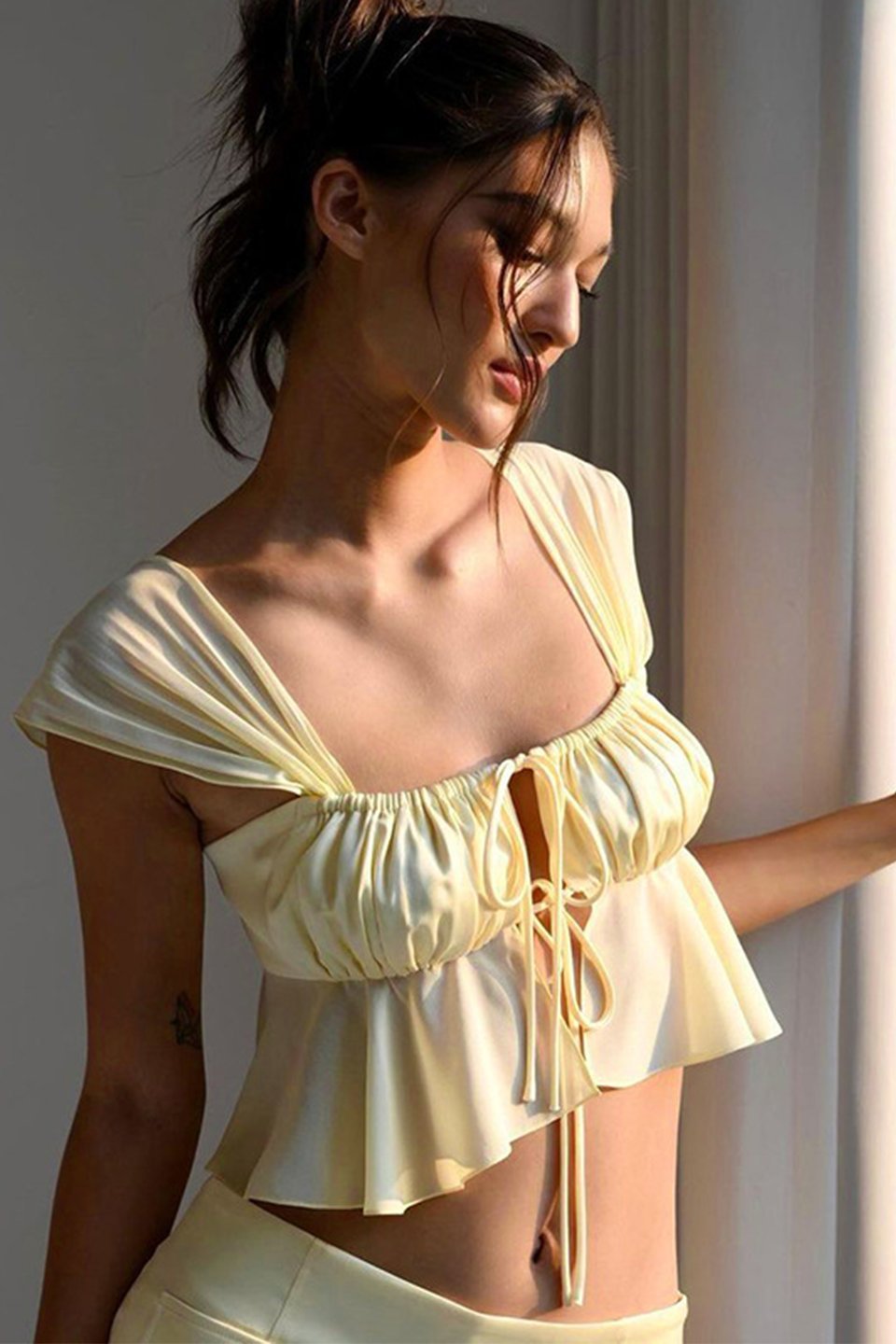 Churi İpli Kısa Saten Kolsuz Bluz