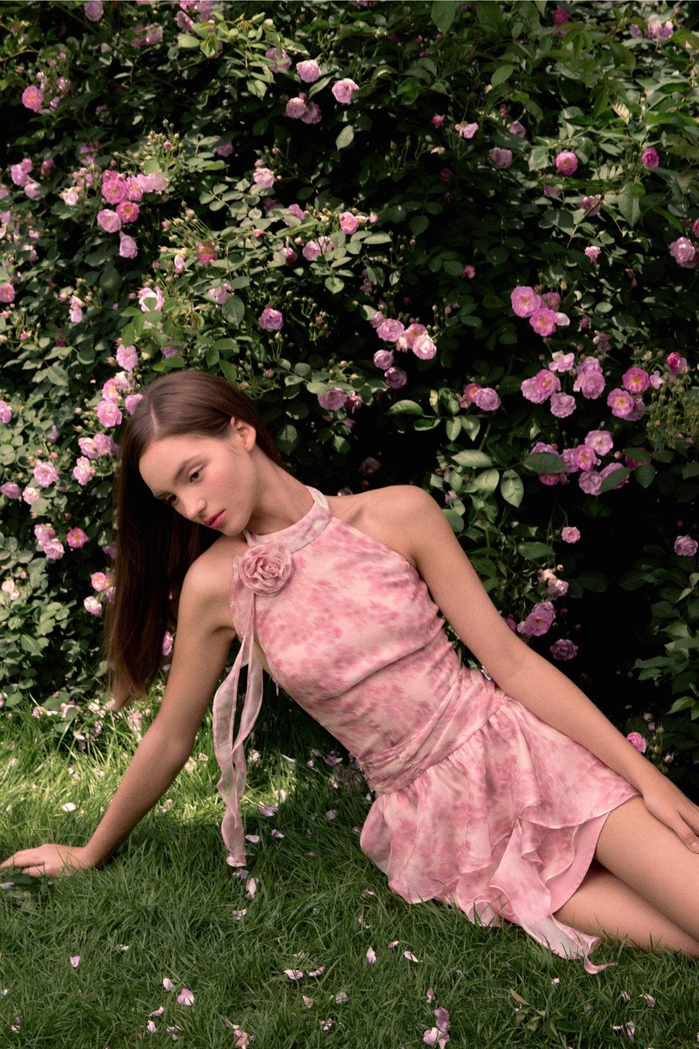 Rosa Gül Detaylı & Fırfırlı Pembe Desenli Mini Elbise