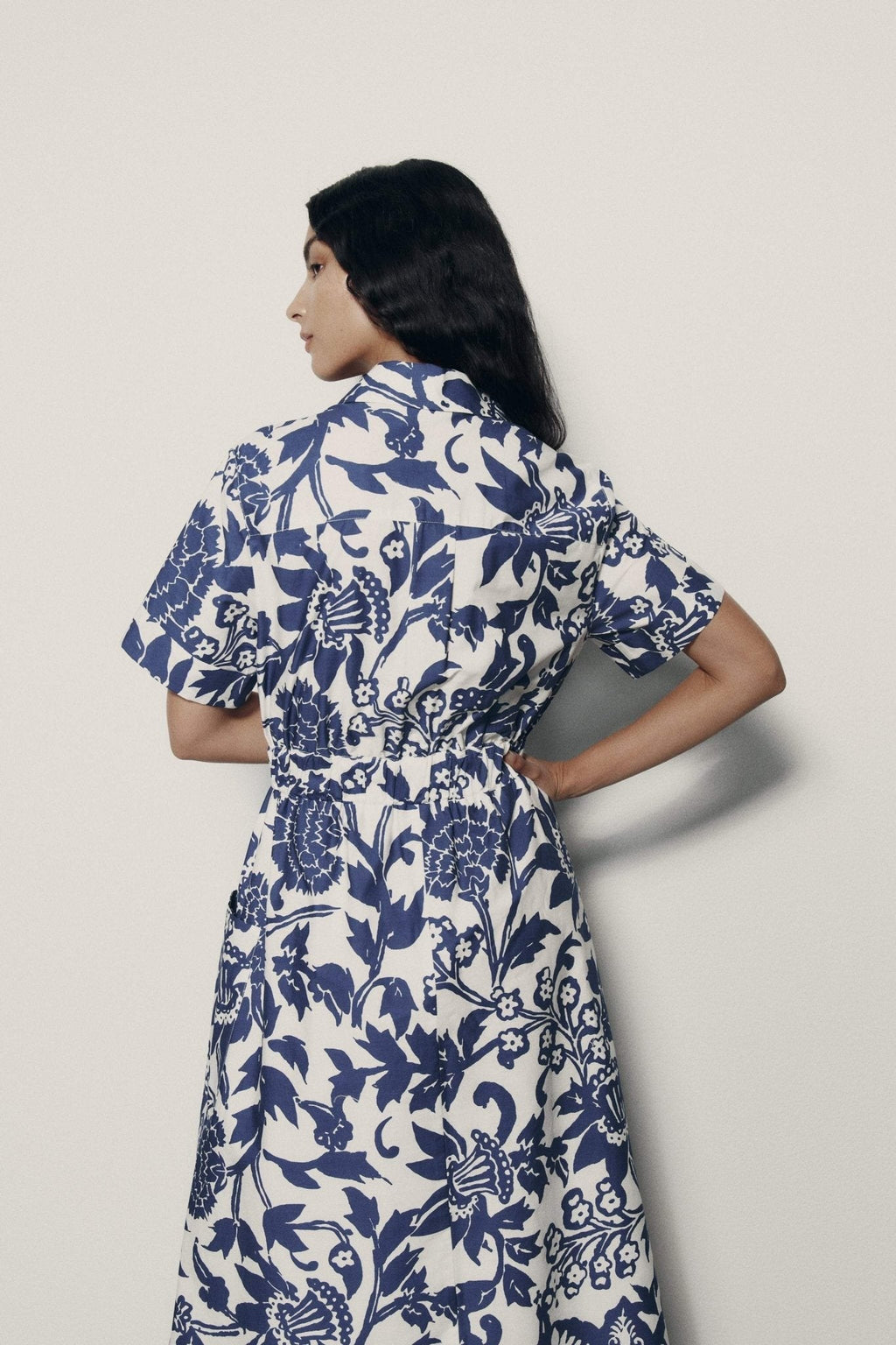 Deirdre Baskılı Kuşaklı Midi Gömlek Elbise