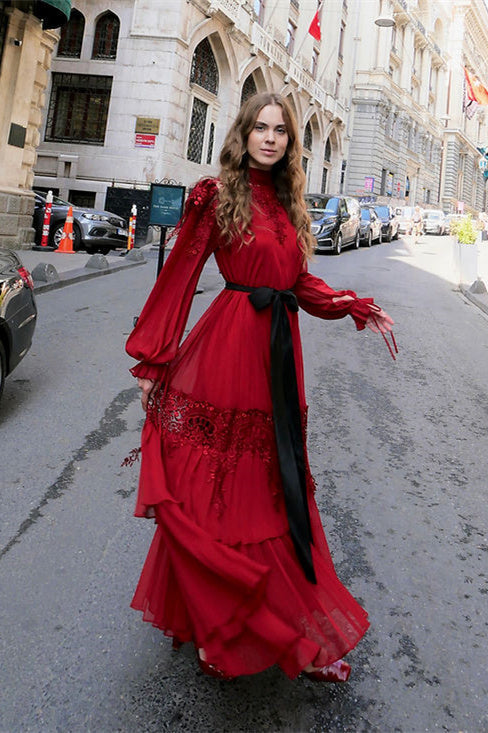 Sylvia Dantelli Katlı Şifon Maxi Elbise