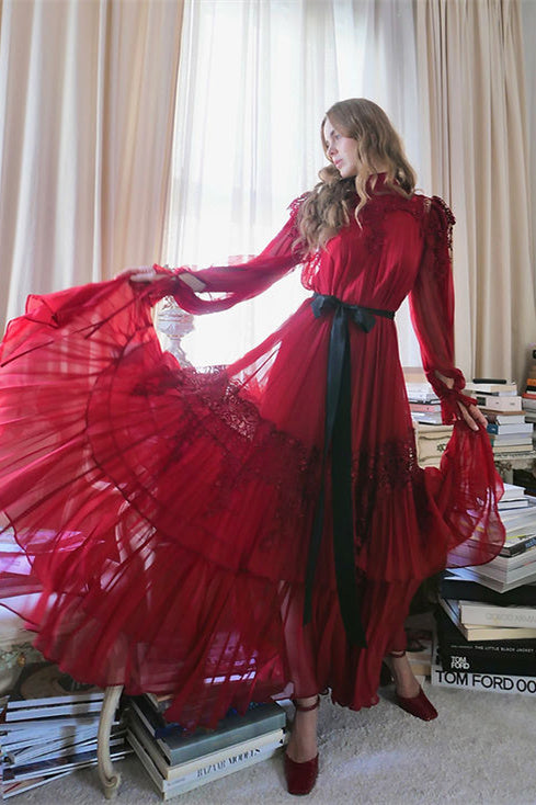 Sylvia Dantelli Katlı Şifon Maxi Elbise