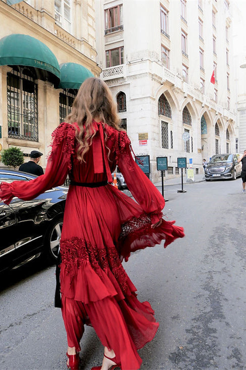 Sylvia Dantelli Katlı Şifon Maxi Elbise