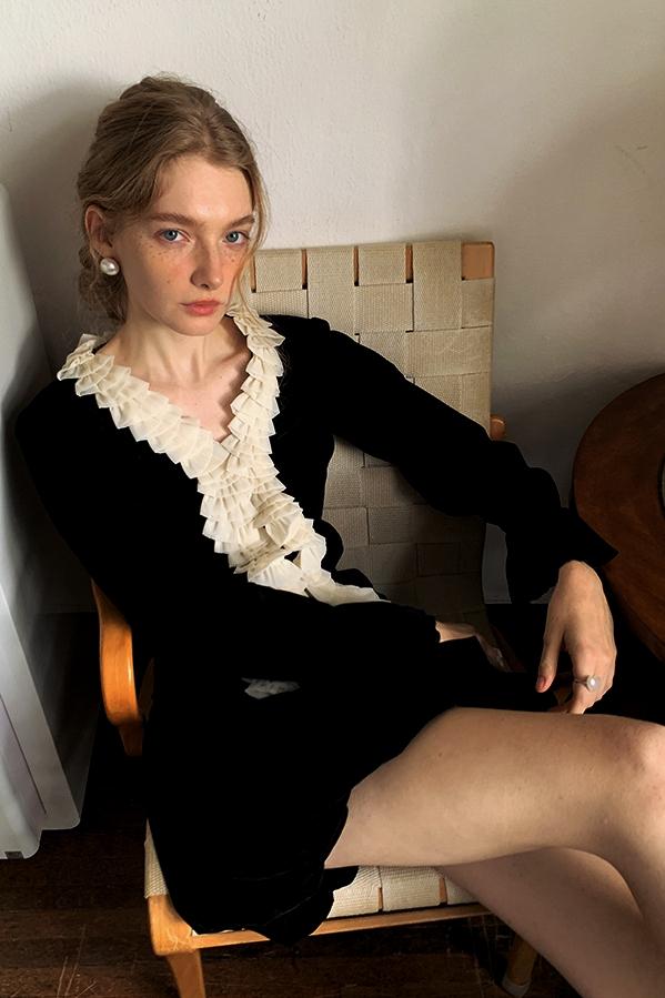 Esther V Yaka Fırfırlı Hırka