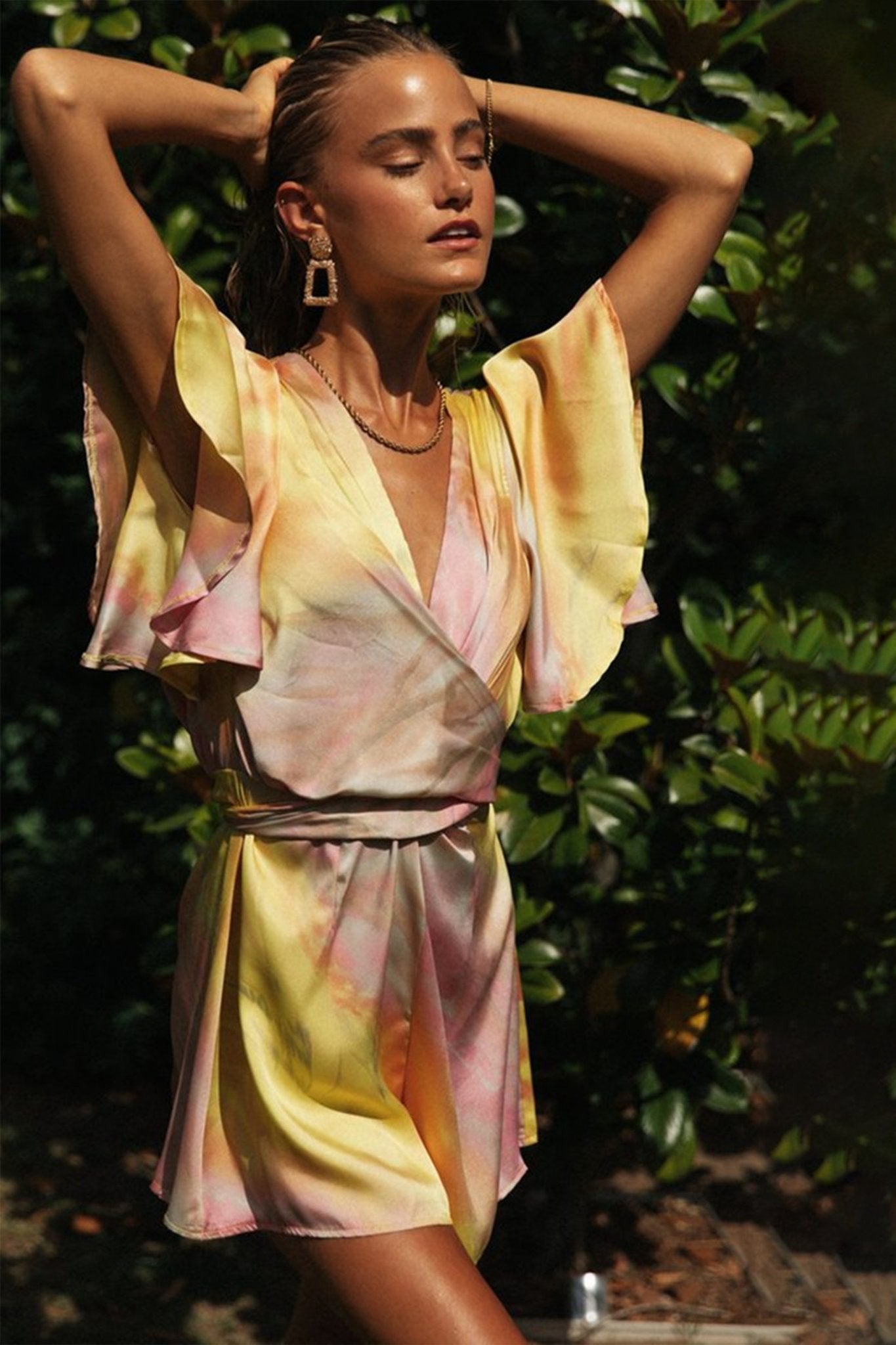 Gamla Baskılı V Yaka Dekolteli Mini Tulum