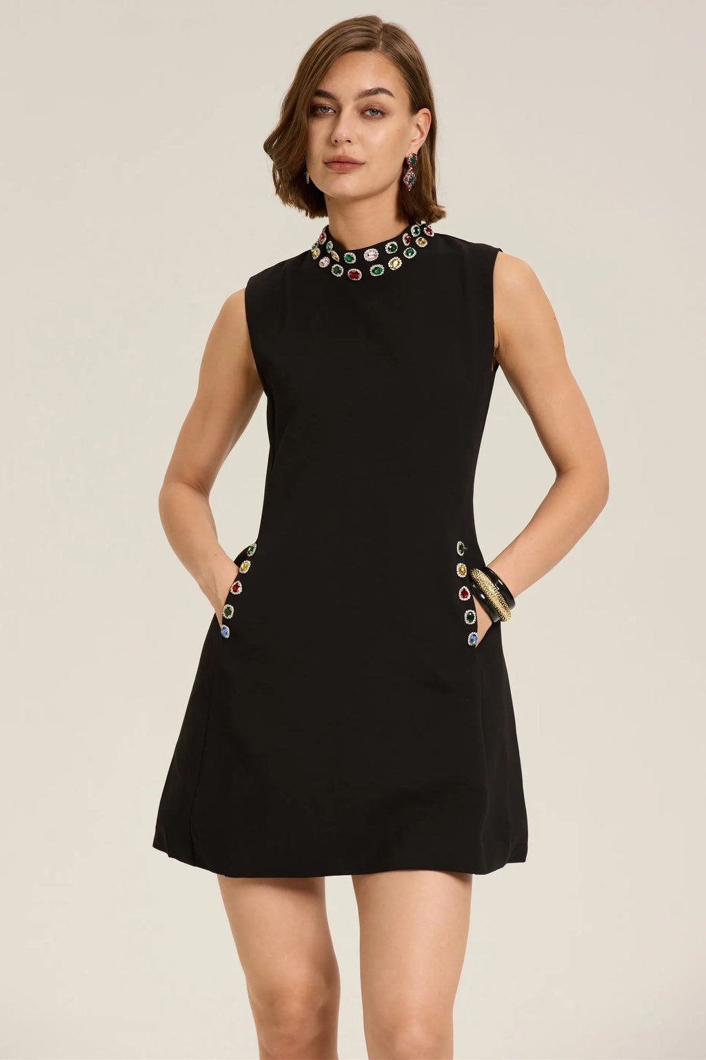 Güzel Kristal Süslemeli Kolsuz Mini Elbise