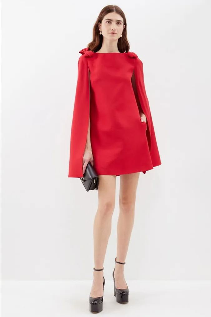 Beril Fiyonklu Omuz Pelerinli Mini Elbise