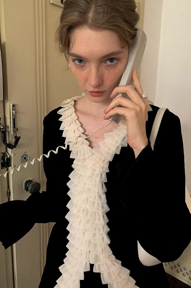 Esther V Yaka Fırfırlı Hırka