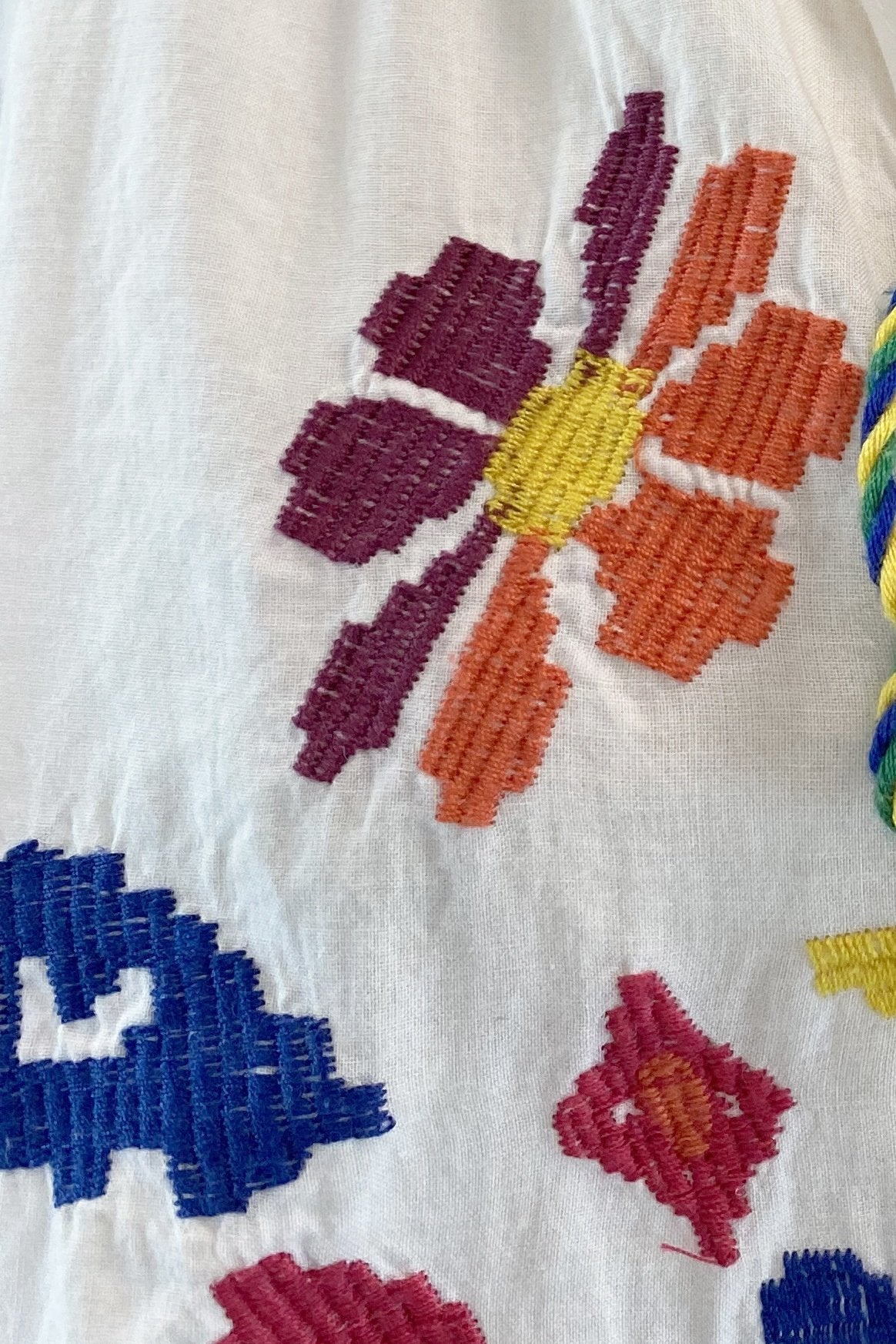 Kyndall İşlemeli Çiçek Püskül Bluz