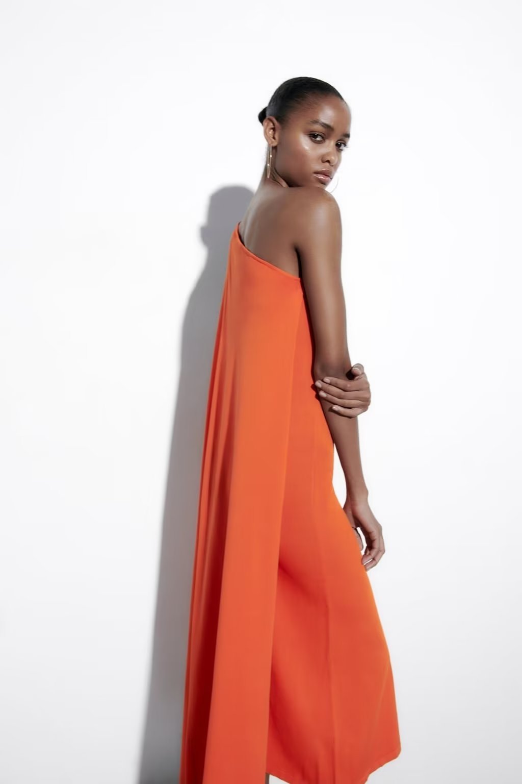 Laura Tek Omuz Pelerinli Örgü Midi Elbise