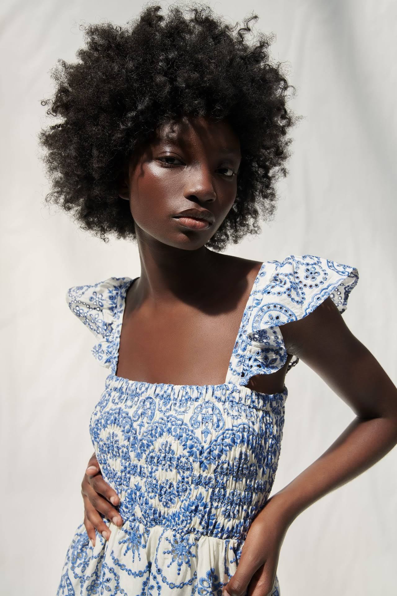 Maud İşlemeli Dantel Büzgülü Korsajlı Midi Elbise