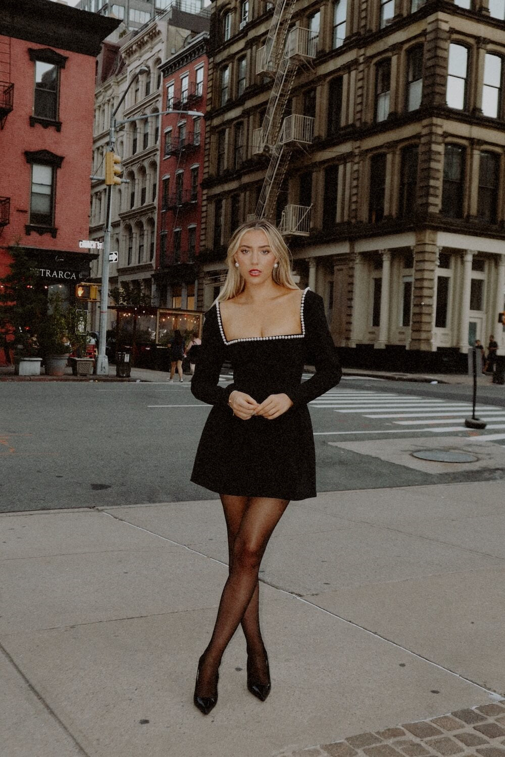 Angela Kare Yaka İncili Mini Elbise