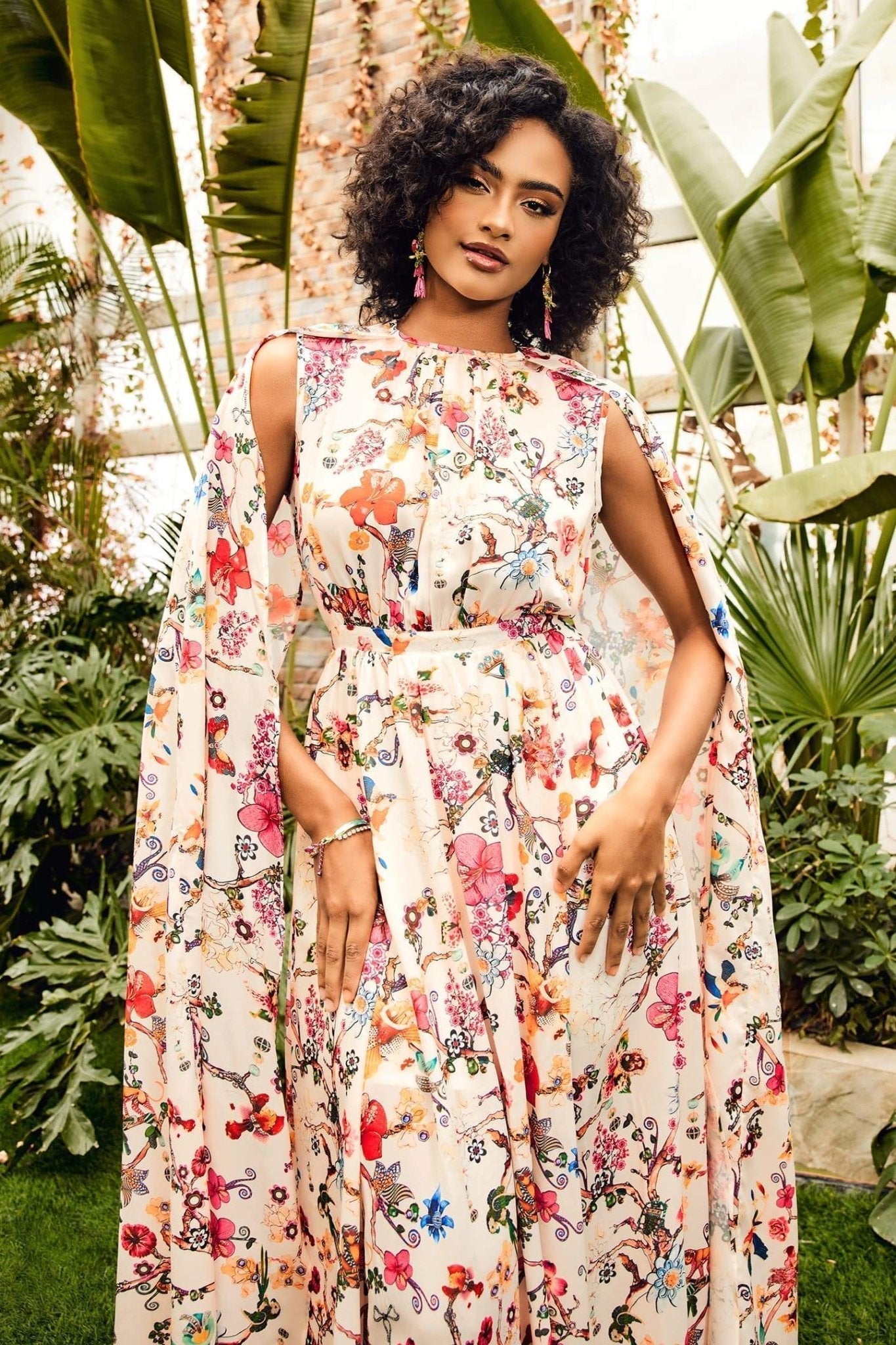 Nola Yuvarlak Yaka Pelerin Kollu Maxi Elbise