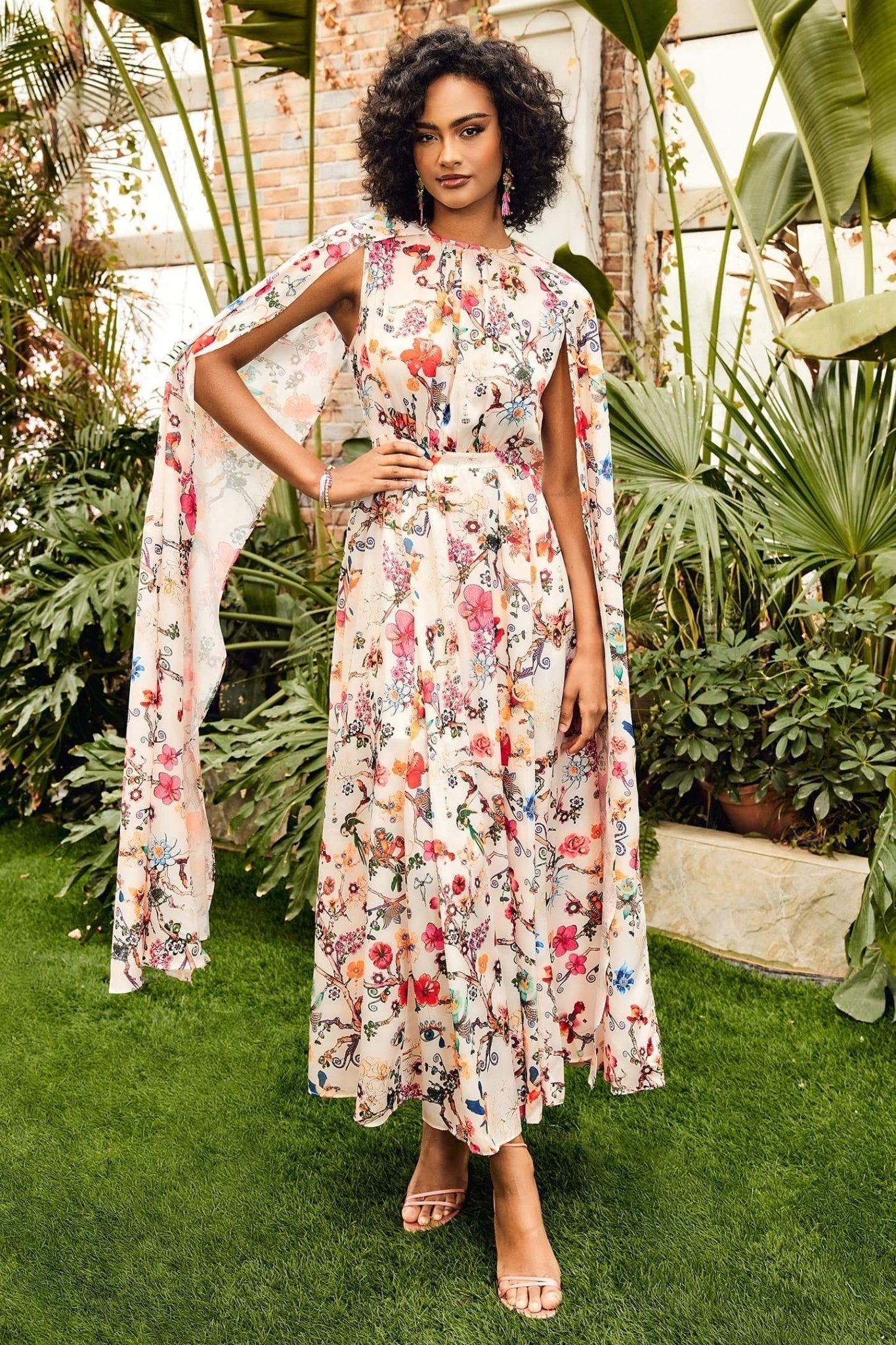 Nola Yuvarlak Yaka Pelerin Kollu Maxi Elbise