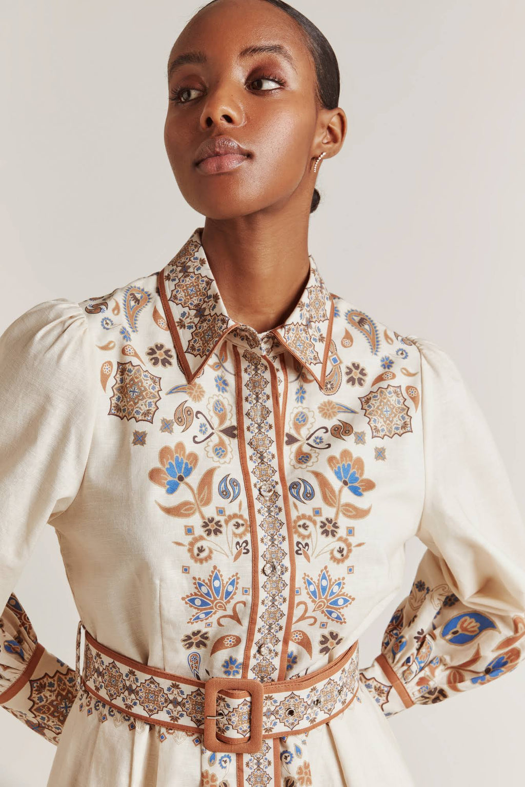 İncili Baskılı Kuşaklı Mini Gömlek Elbise