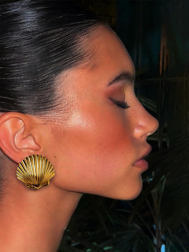 Nelly Deniz Kabuğu Metal Küpe