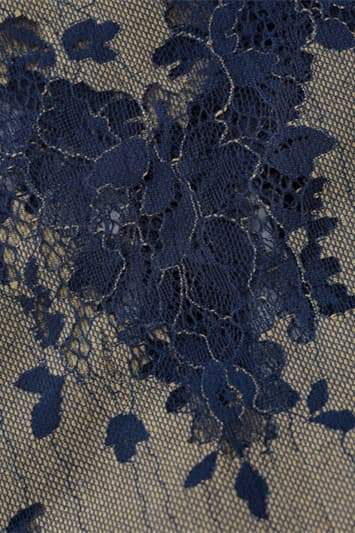 Verna İşlemeli Bağcıklı Uzun Elbise